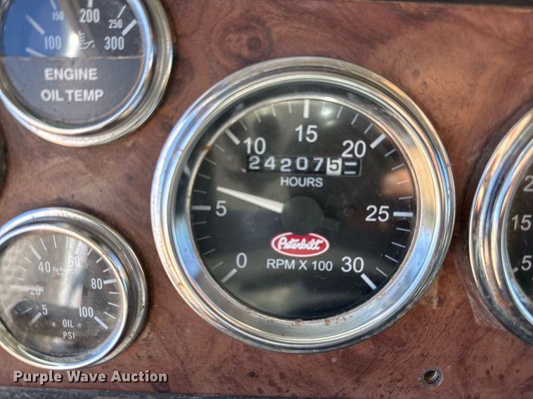 image for item EJ3083 2005 Peterbilt 378 dump truck