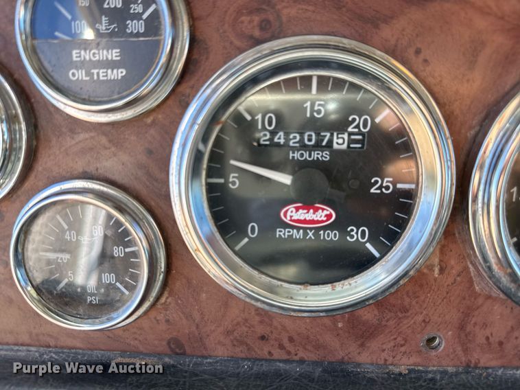 image for item EJ3083 2005 Peterbilt 378 dump truck