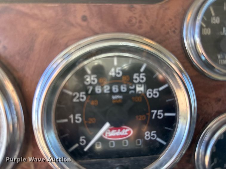 image for item EJ3083 2005 Peterbilt 378 dump truck