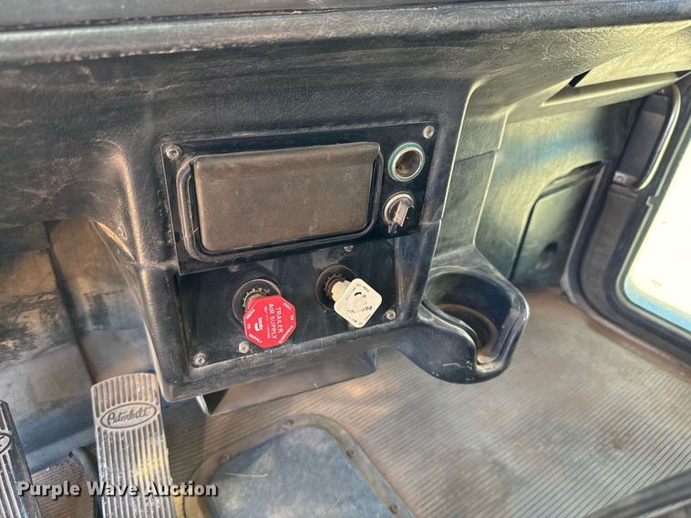 image for item EJ3083 2005 Peterbilt 378 dump truck