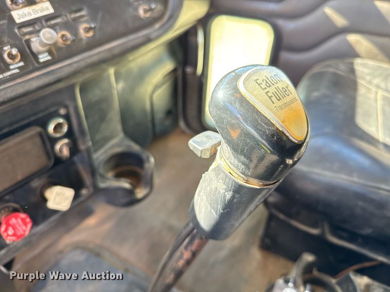 image for item EJ3083 2005 Peterbilt 378 dump truck