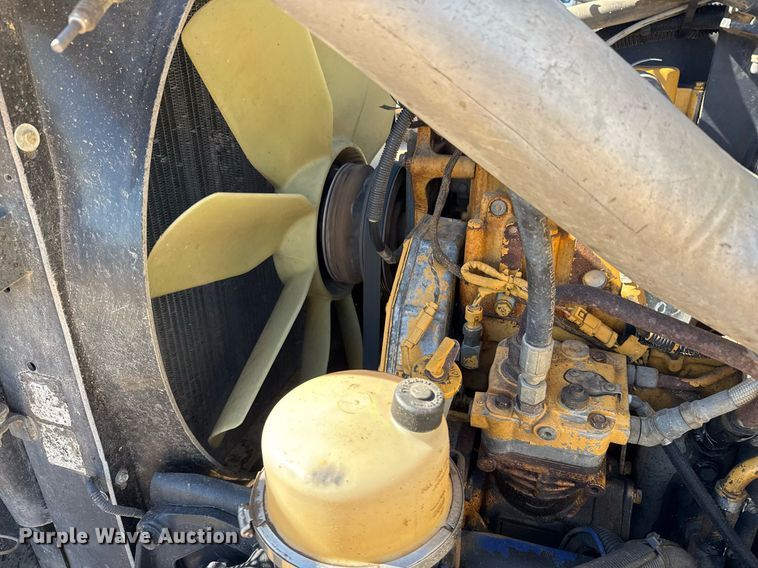 image for item EJ3083 2005 Peterbilt 378 dump truck