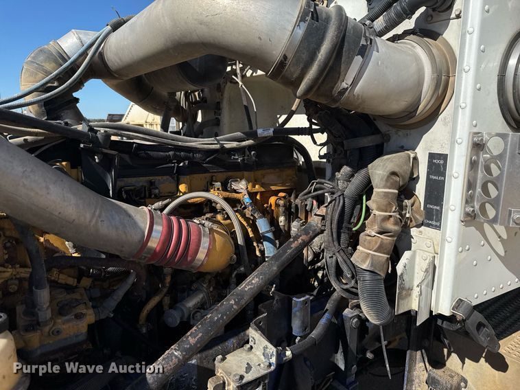 image for item EJ3083 2005 Peterbilt 378 dump truck