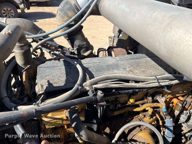 image for item EJ3083 2005 Peterbilt 378 dump truck