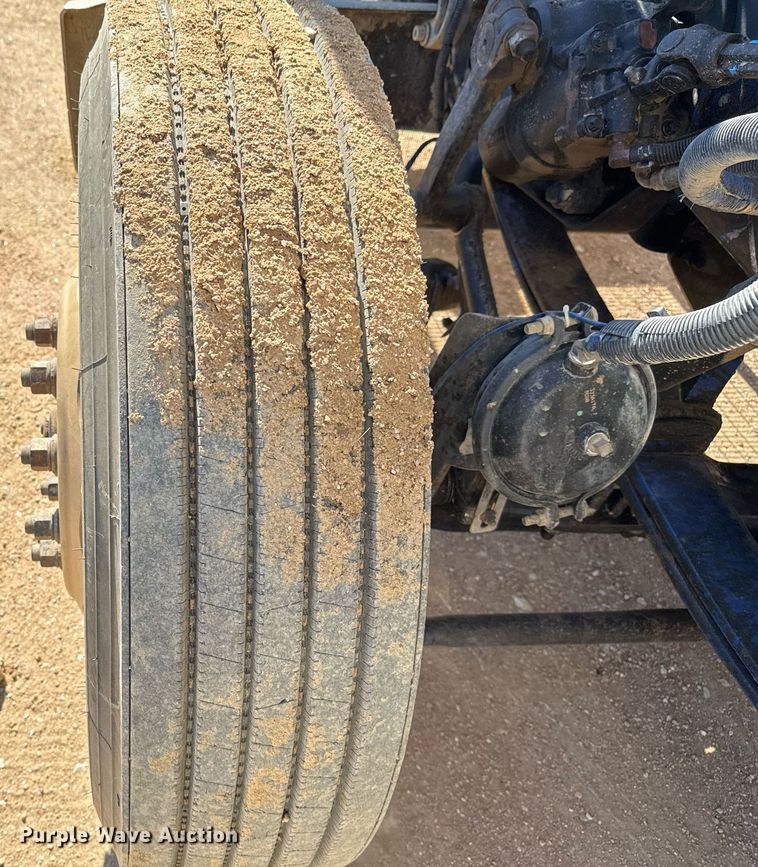 image for item EJ3083 2005 Peterbilt 378 dump truck