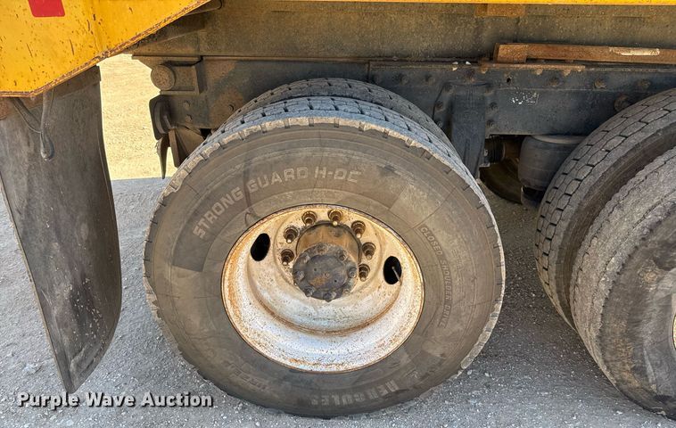 image for item EJ3083 2005 Peterbilt 378 dump truck