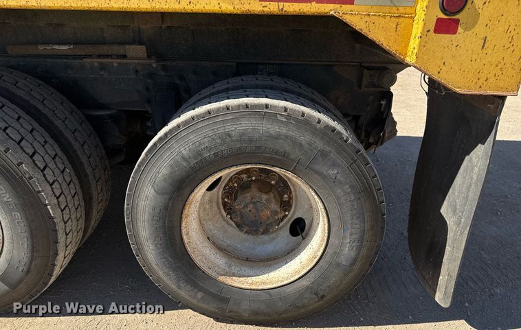 image for item EJ3083 2005 Peterbilt 378 dump truck