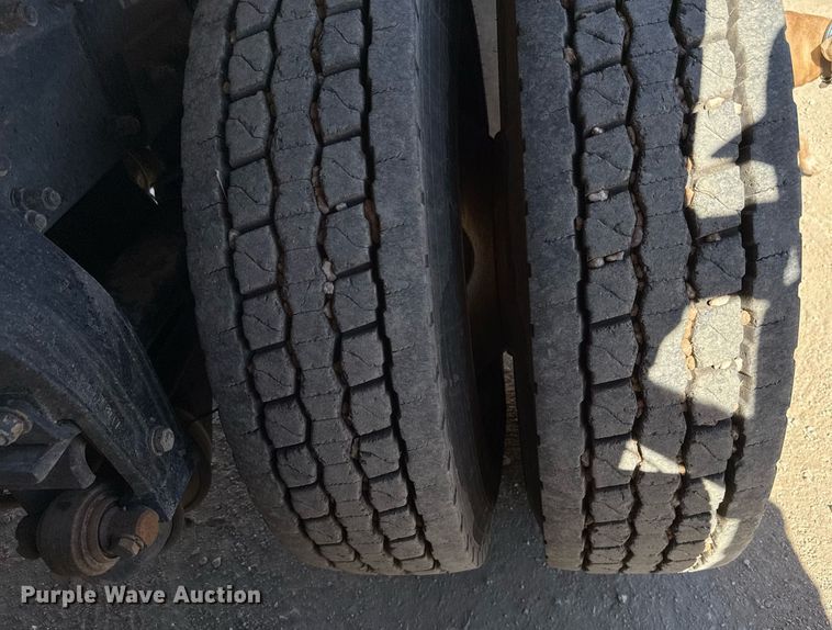 image for item EJ3083 2005 Peterbilt 378 dump truck