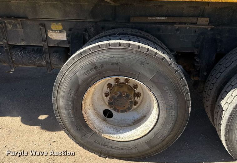 image for item EJ3083 2005 Peterbilt 378 dump truck