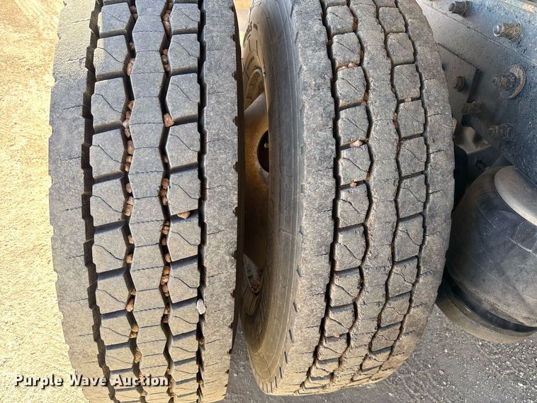 image for item EJ3083 2005 Peterbilt 378 dump truck