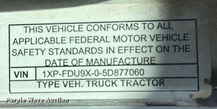 image for item EJ3083 2005 Peterbilt 378 dump truck