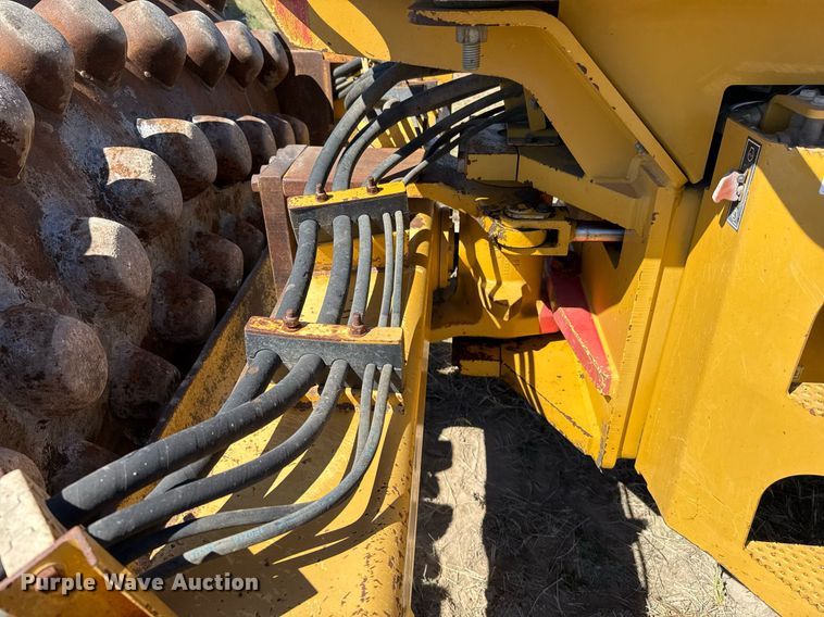 image for item EJ3084 2011 Caterpillar CP56 single drum vibratory roller