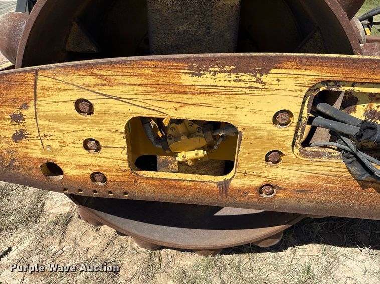 image for item EJ3084 2011 Caterpillar CP56 single drum vibratory roller