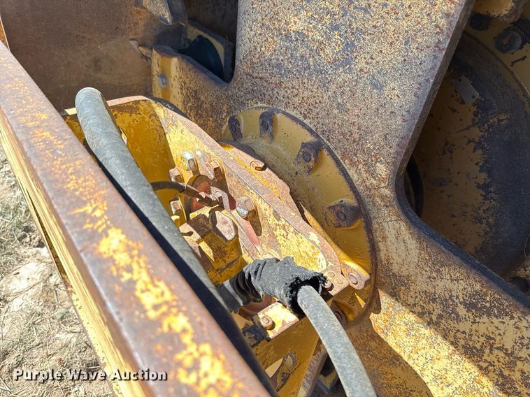 image for item EJ3084 2011 Caterpillar CP56 single drum vibratory roller