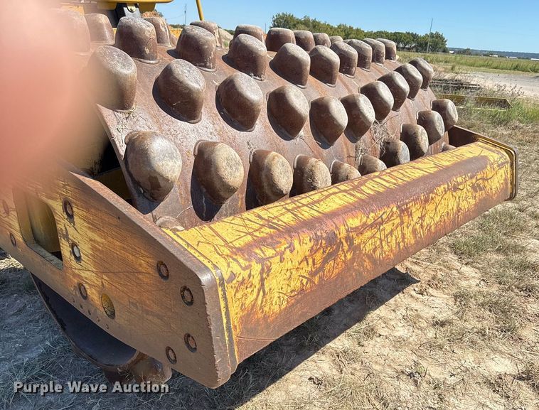 image for item EJ3084 2011 Caterpillar CP56 single drum vibratory roller