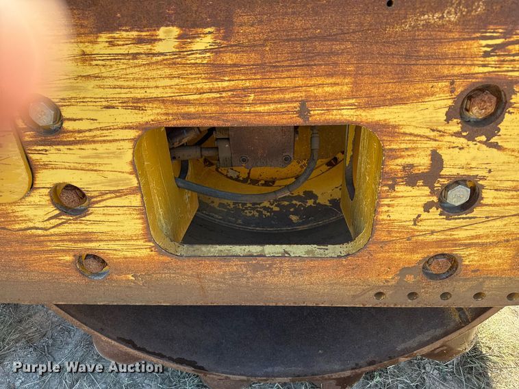 image for item EJ3084 2011 Caterpillar CP56 single drum vibratory roller