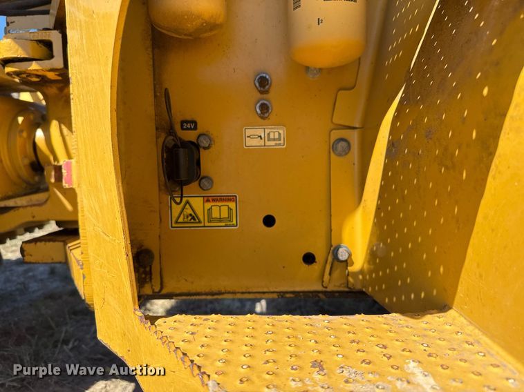 image for item EJ3084 2011 Caterpillar CP56 single drum vibratory roller