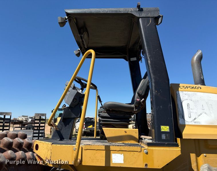 image for item EJ3084 2011 Caterpillar CP56 single drum vibratory roller