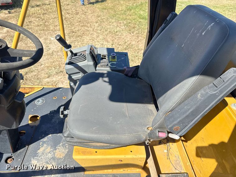 image for item EJ3084 2011 Caterpillar CP56 single drum vibratory roller