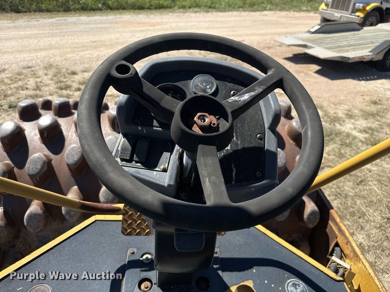 image for item EJ3084 2011 Caterpillar CP56 single drum vibratory roller