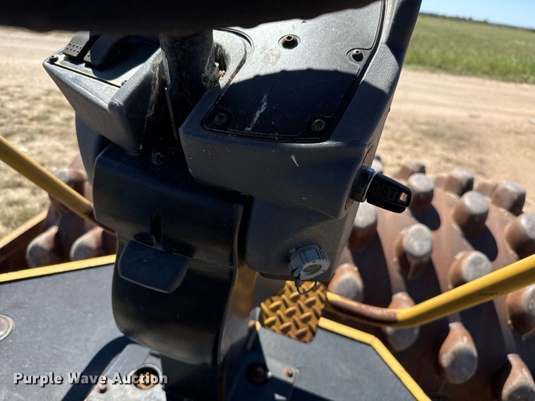 image for item EJ3084 2011 Caterpillar CP56 single drum vibratory roller