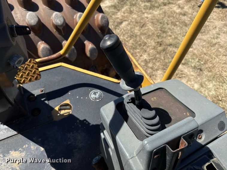 image for item EJ3084 2011 Caterpillar CP56 single drum vibratory roller