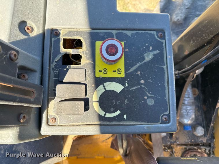 image for item EJ3084 2011 Caterpillar CP56 single drum vibratory roller