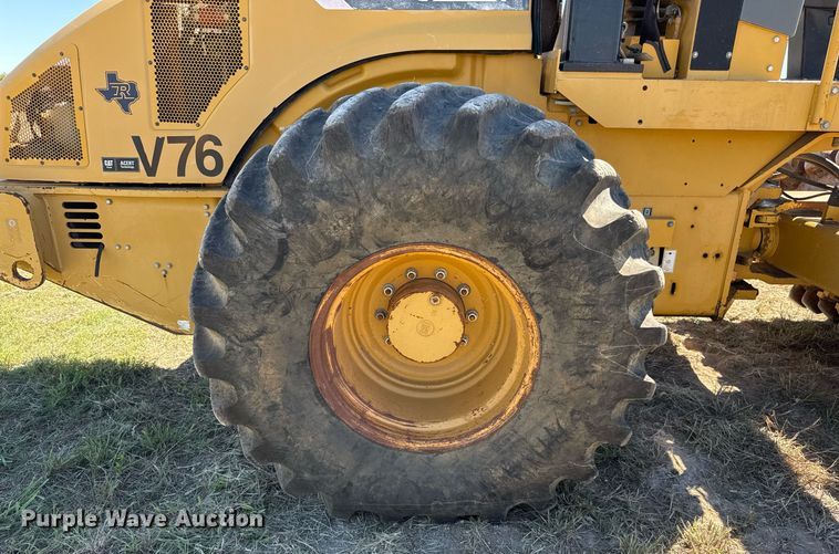 image for item EJ3084 2011 Caterpillar CP56 single drum vibratory roller