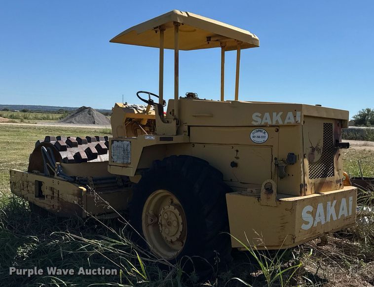 image for item EJ3086 Sakai SV70T single drum vibratory roller