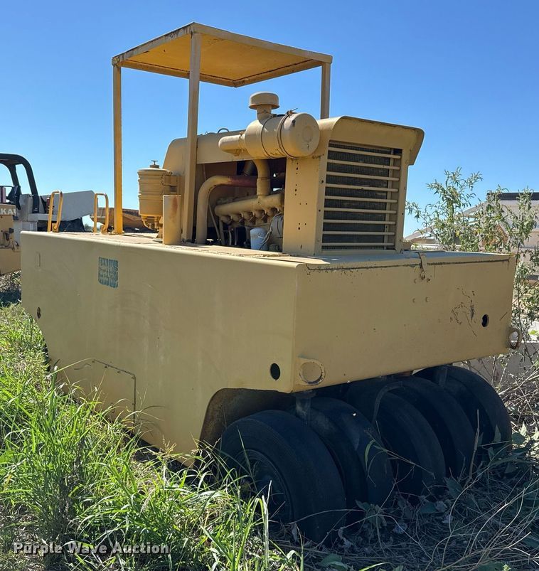 image for item EJ3087 Pneumatic roller