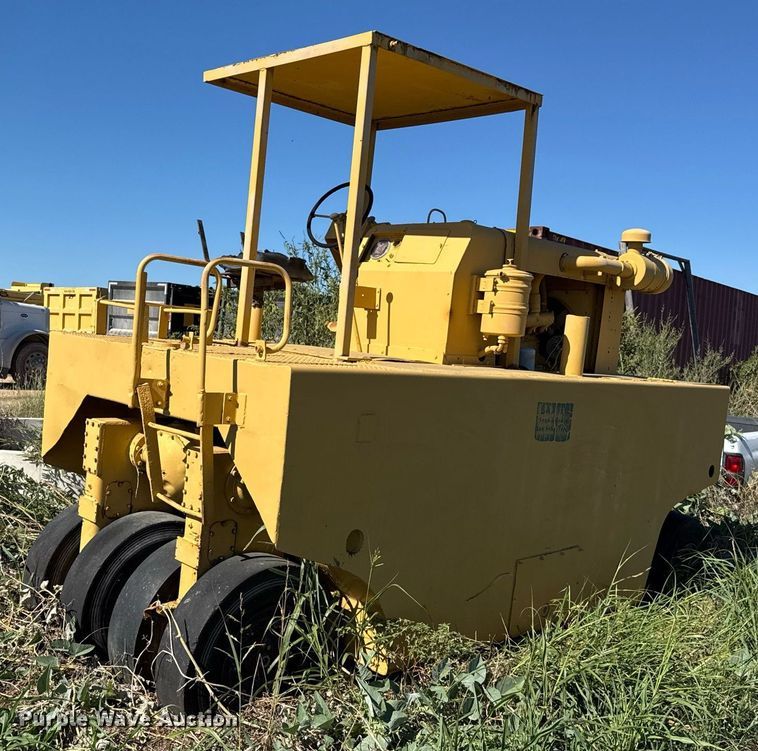 image for item EJ3087 Pneumatic roller