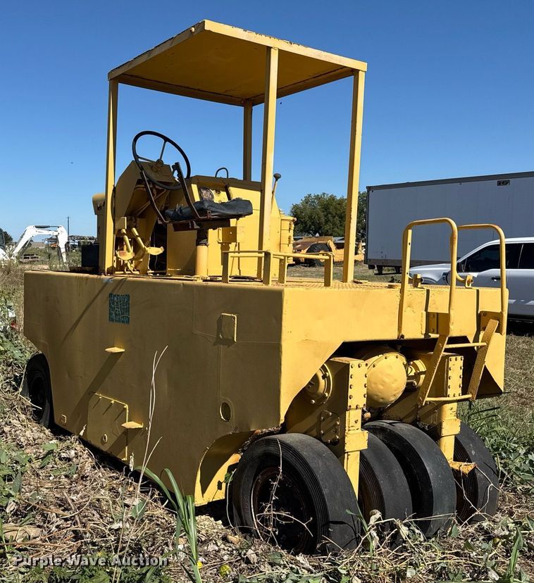 image for item EJ3087 Pneumatic roller