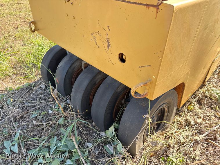 image for item EJ3087 Pneumatic roller