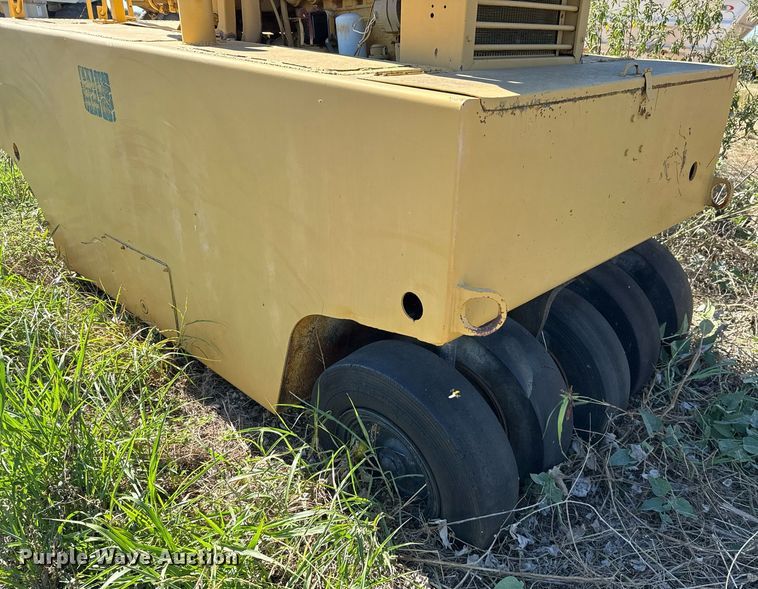 image for item EJ3087 Pneumatic roller