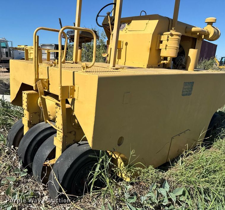 image for item EJ3087 Pneumatic roller