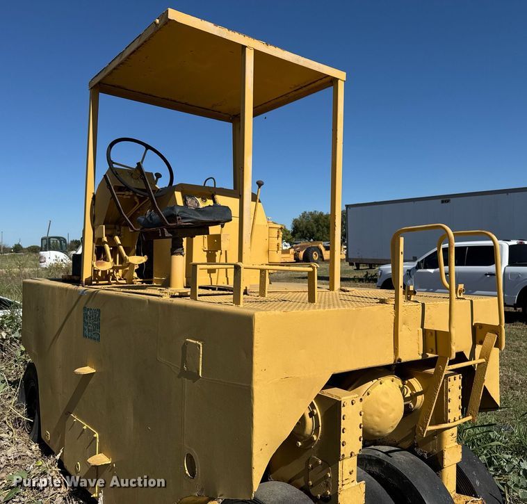 image for item EJ3087 Pneumatic roller