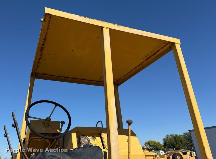 image for item EJ3087 Pneumatic roller