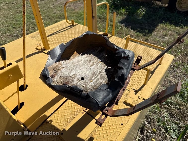 image for item EJ3087 Pneumatic roller