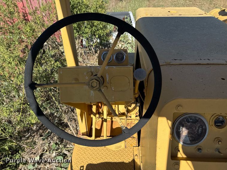 image for item EJ3087 Pneumatic roller