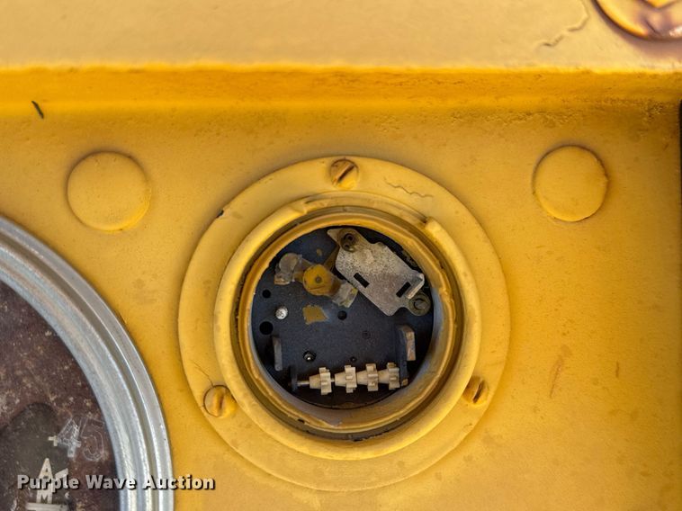 image for item EJ3087 Pneumatic roller