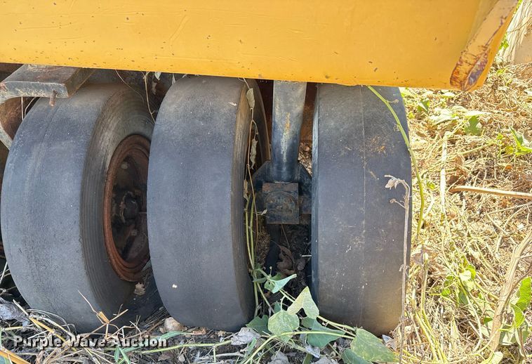 image for item EJ3087 Pneumatic roller