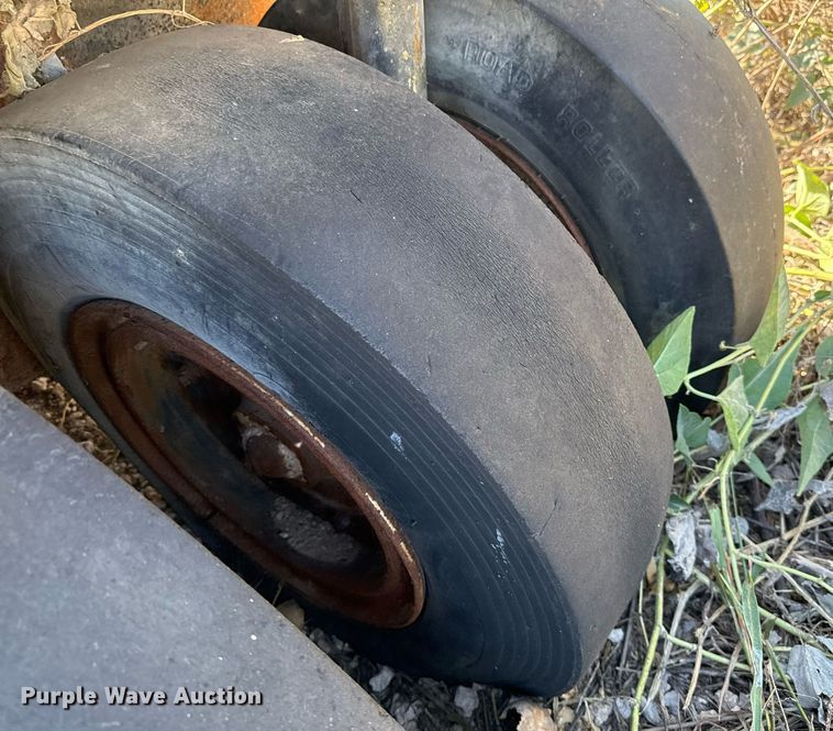 image for item EJ3087 Pneumatic roller