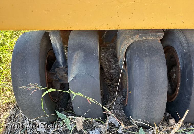 image for item EJ3087 Pneumatic roller