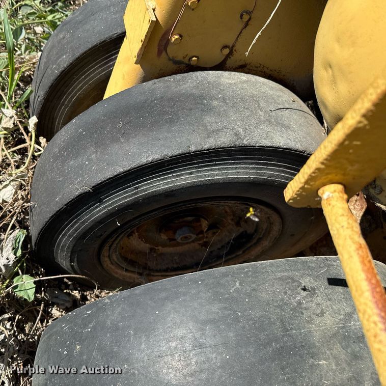 image for item EJ3087 Pneumatic roller