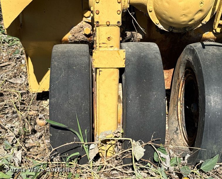 image for item EJ3087 Pneumatic roller