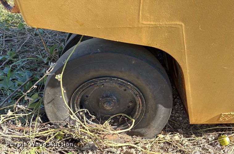 image for item EJ3087 Pneumatic roller