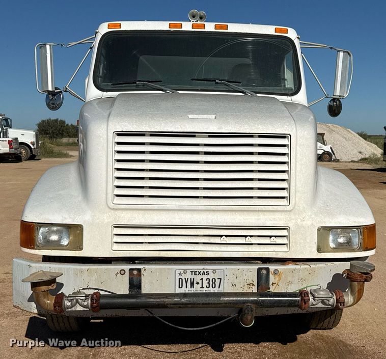 image for item EJ3088 1994 International  8200 tank truck