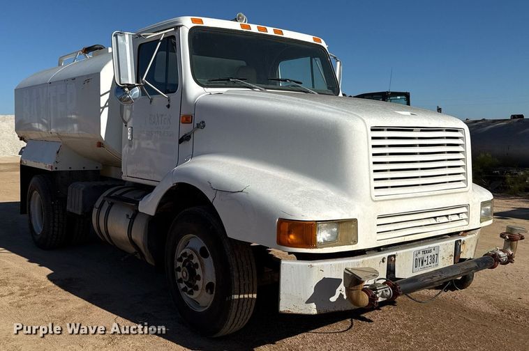 image for item EJ3088 1994 International  8200 tank truck