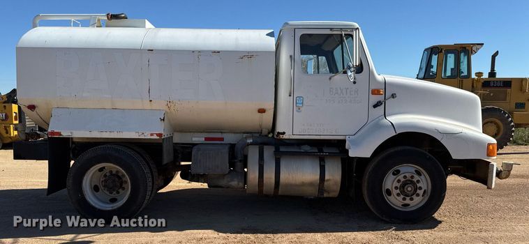 image for item EJ3088 1994 International  8200 tank truck