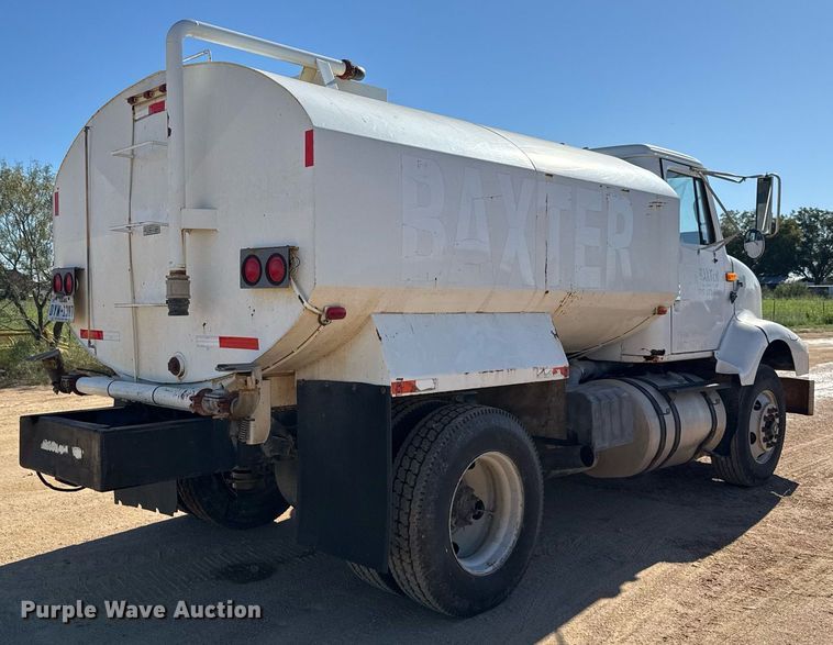 image for item EJ3088 1994 International  8200 tank truck